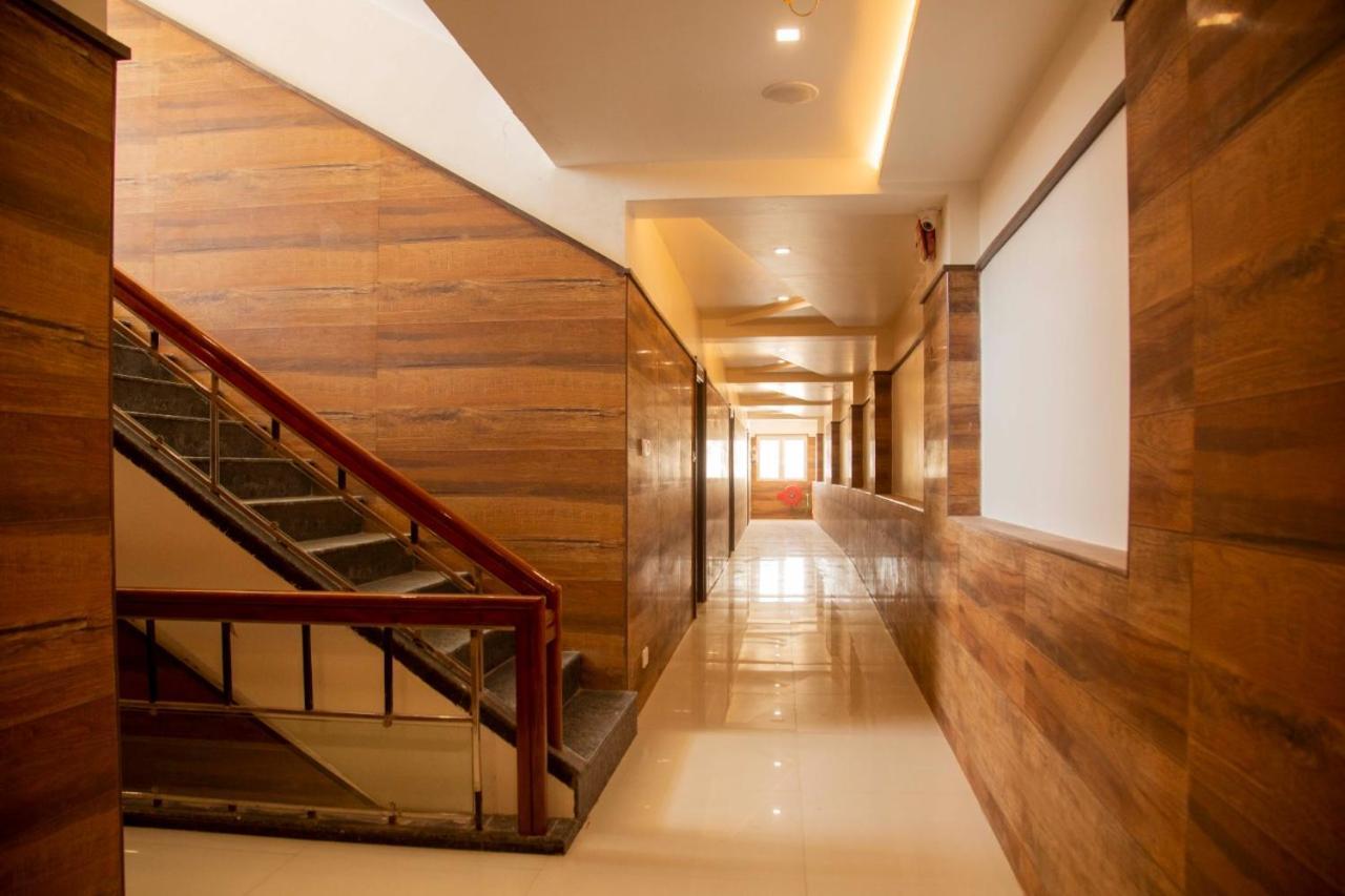 Sri Balaji Grand Hotel กุมพาโกนัม ภายนอก รูปภาพ